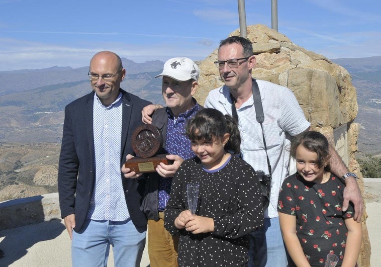 El corresponsal de IDEAL Rafael Vílchez recibe el Premio Abuxarra por su difusión de la Alpujarra